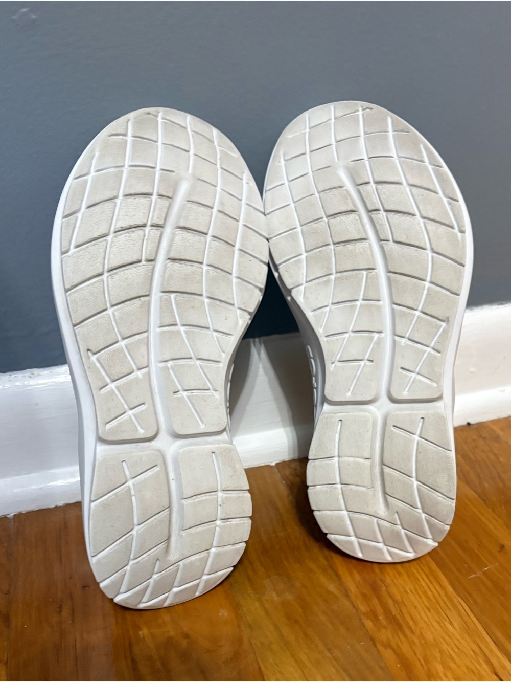 OOFOS OOmg eeZee Low women’s recovery shoes, Size 8 - Picture 7 of 10